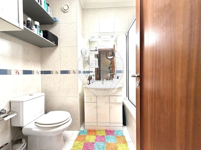 Apartamento T4 para Venda em Vilar de Andorinho Foto 35