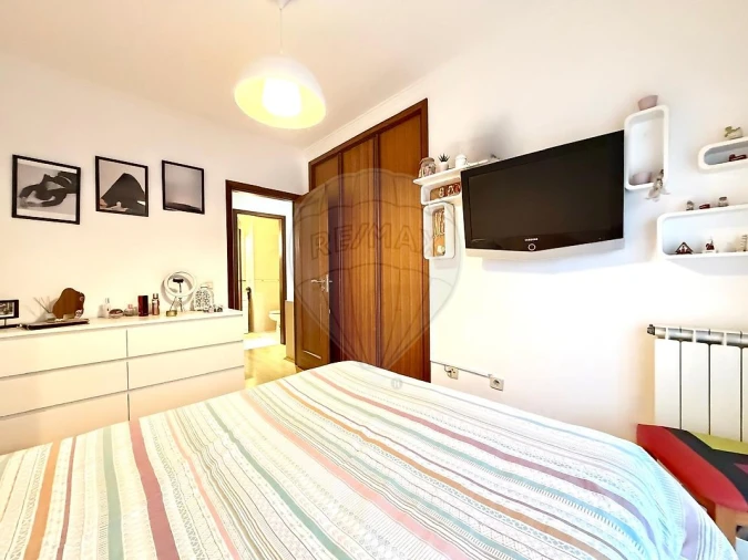 Apartamento T4 para Venda em Vilar de Andorinho Foto 28