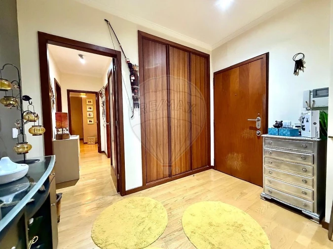 Apartamento T4 para Venda em Vilar de Andorinho Foto 8