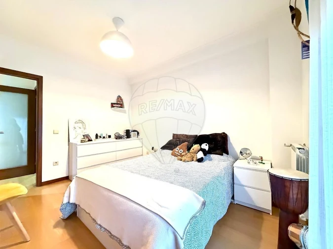 Apartamento T4 para Venda em Vilar de Andorinho Foto 31