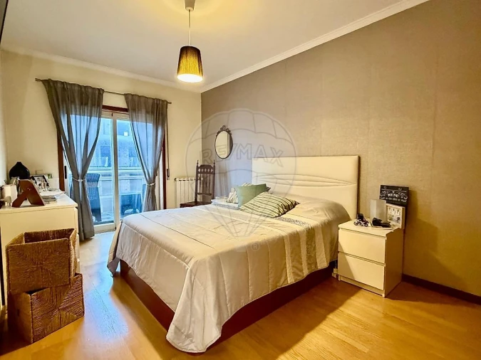 Apartamento T4 para Venda em Vilar de Andorinho Foto 39