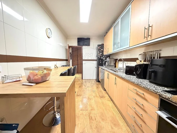 Apartamento T4 para Venda em Vilar de Andorinho Foto 12