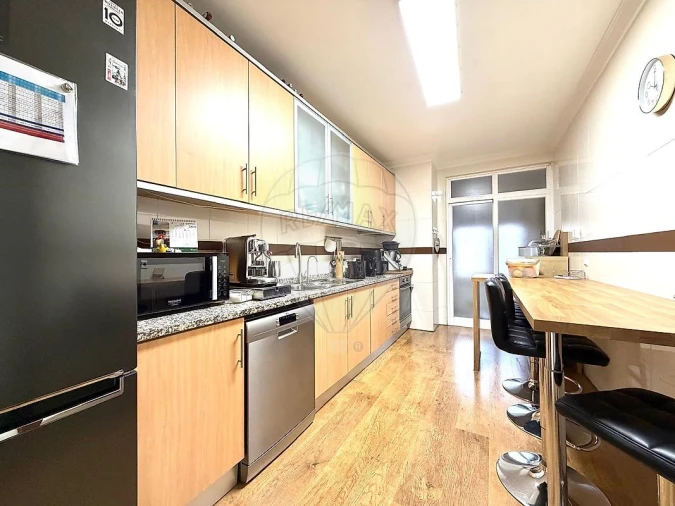 Apartamento T4 para Venda em Vilar de Andorinho Foto 11