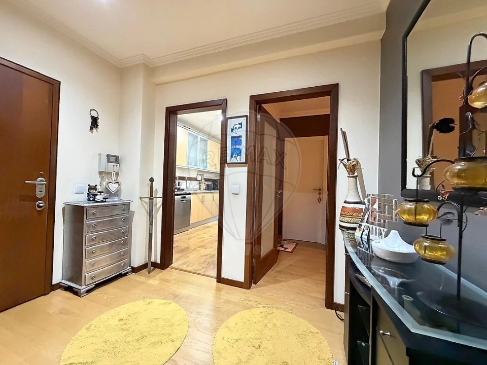 Apartamento T4 para Venda em Vilar de Andorinho Foto 6