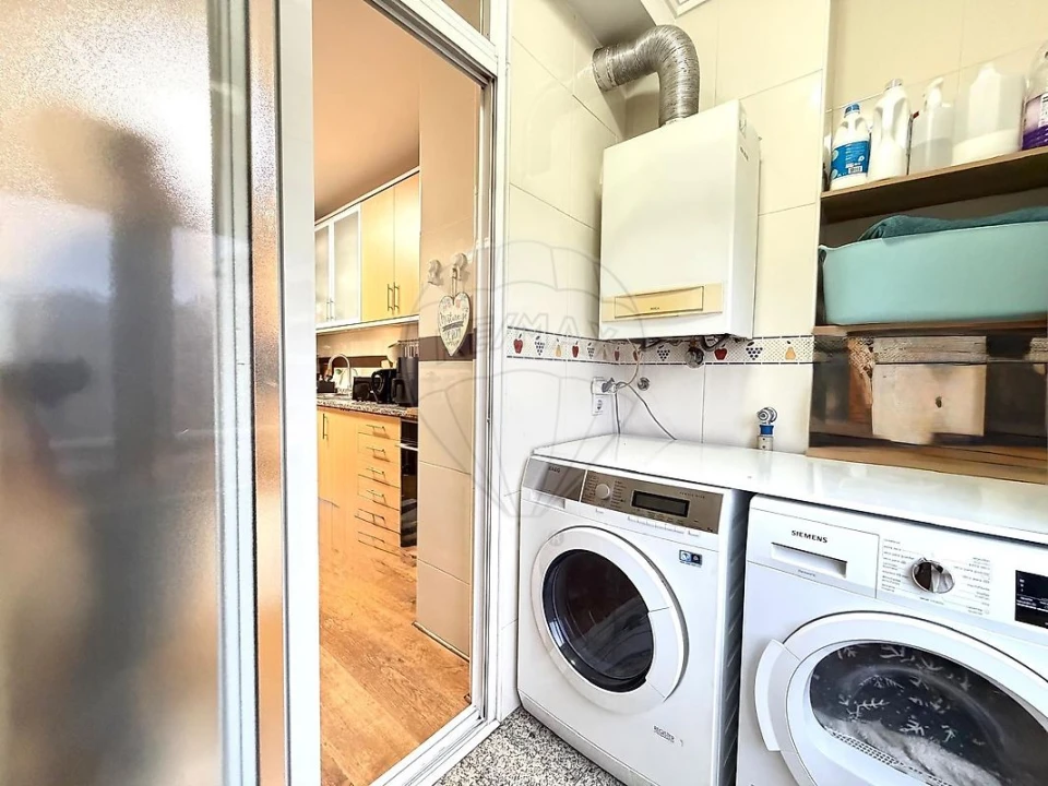 Apartamento T4 para Venda em Vilar de Andorinho Foto 13