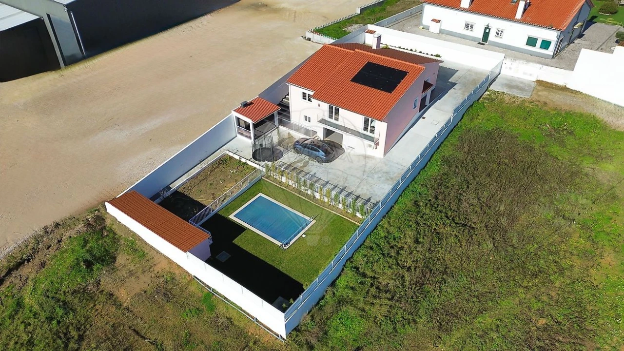 Moradia T3 para Venda em Roliça Foto 1