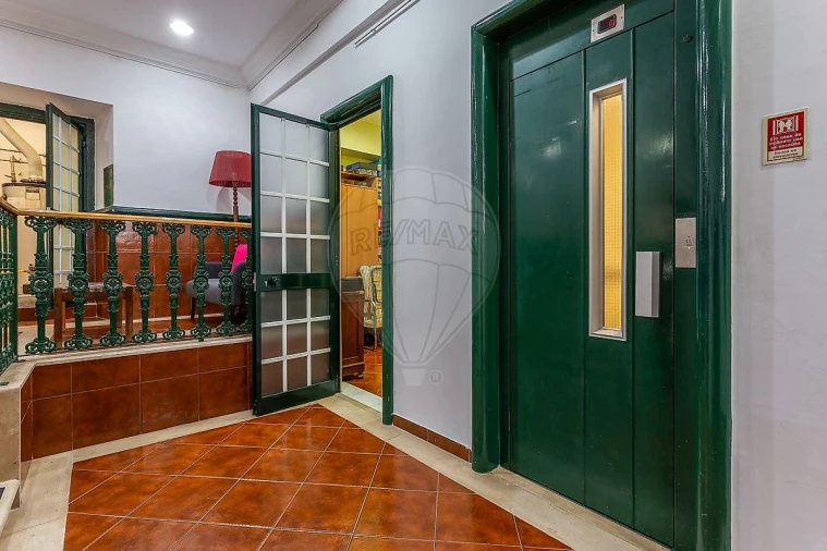 Prédio para Venda em Campo de Ourique Foto 2