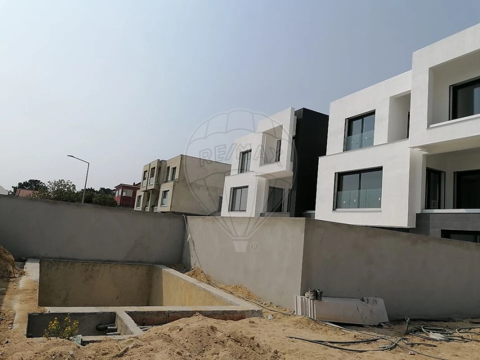 Moradia T5 para Venda em Corroios Foto 19