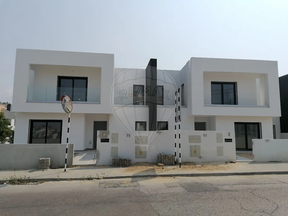 Moradia T5 para Venda em Corroios Foto 13