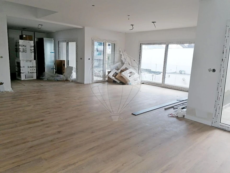 Moradia T5 para Venda em Corroios Foto 8