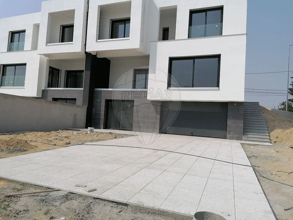 Moradia T5 para Venda em Corroios Foto 18