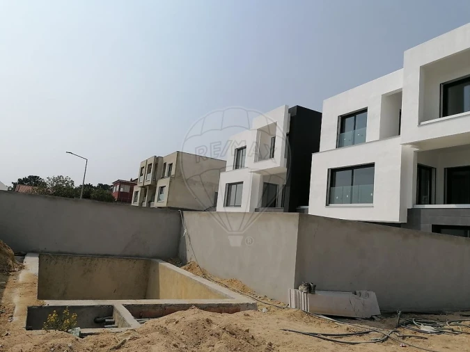 Moradia T5 para Venda em Corroios Foto 19