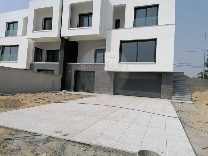 Moradia T5 para Venda em Corroios Foto 18