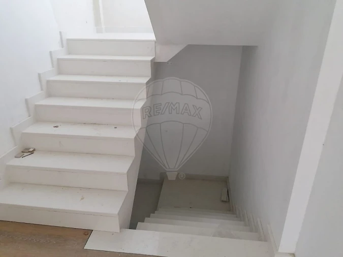 Moradia T5 para Venda em Corroios Foto 6