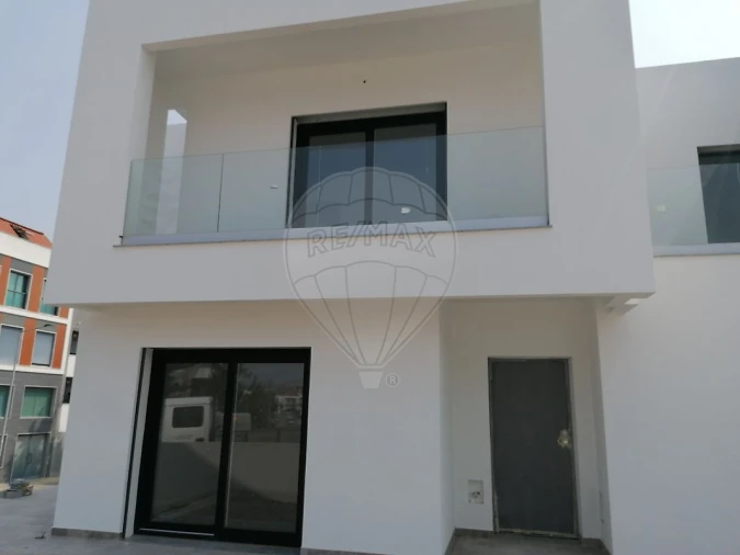 Moradia T5 para Venda em Corroios Foto 12