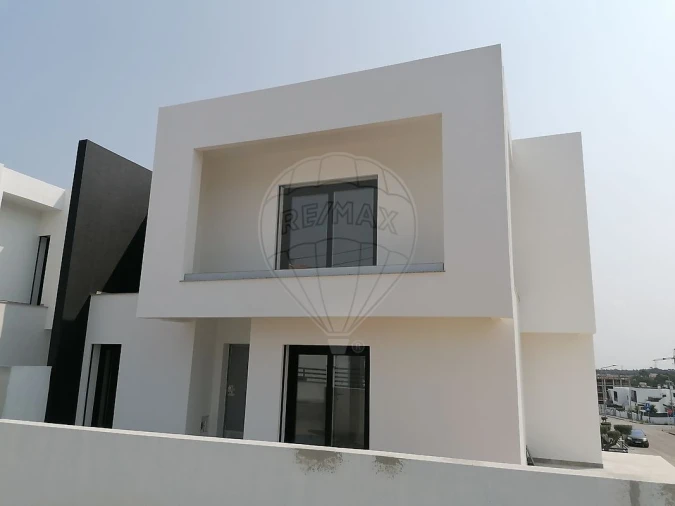 Moradia T5 para Venda em Corroios Foto 1