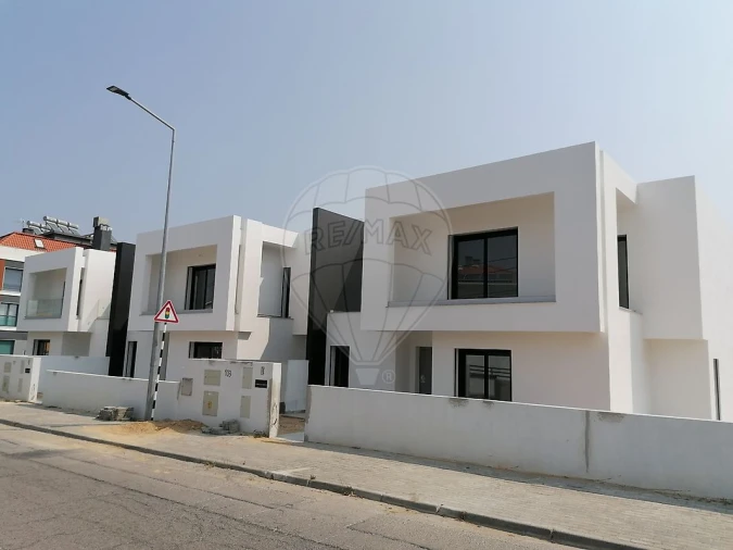 Moradia T5 para Venda em Corroios Foto 16