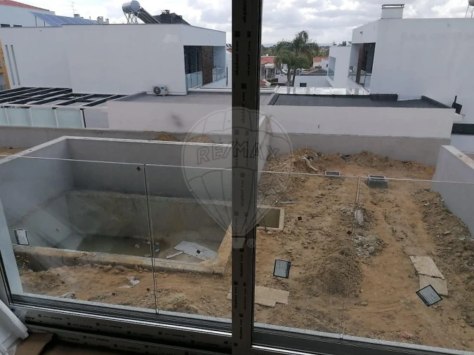 Moradia T5 para Venda em Corroios Foto 2