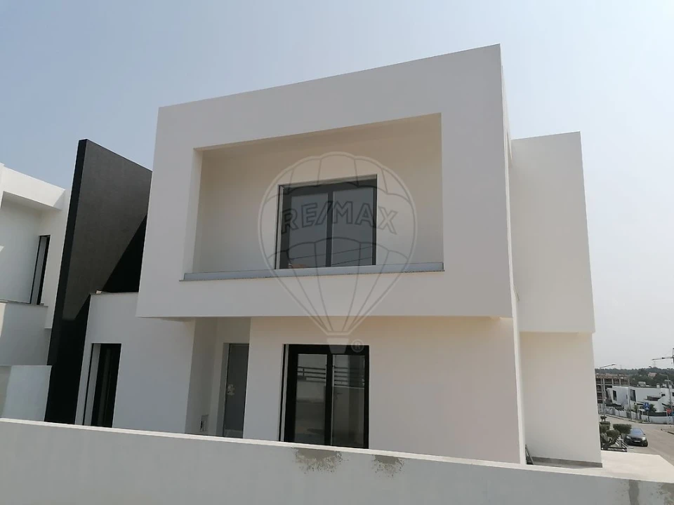 Moradia T5 para Venda em Corroios Foto 1