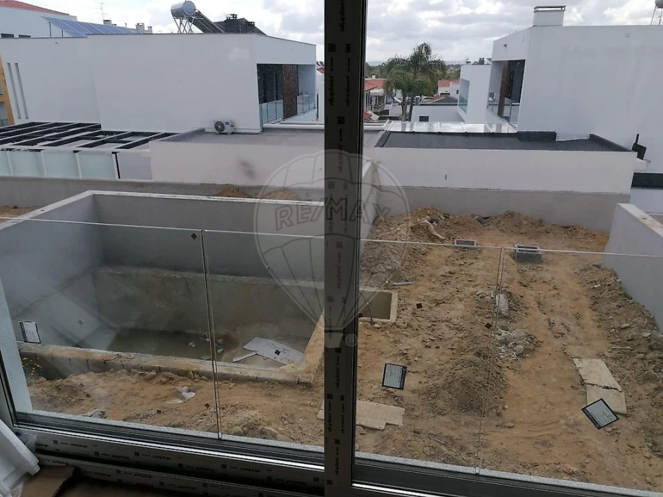 Moradia T5 para Venda em Corroios Foto 2