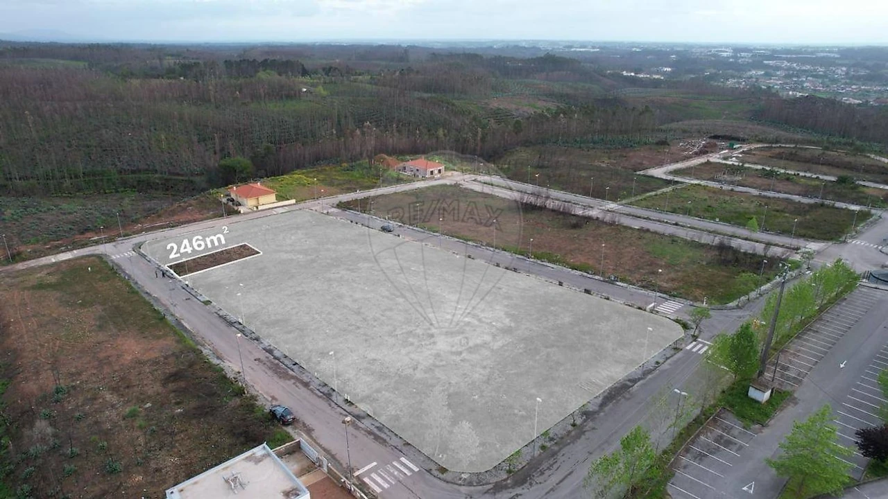 Terreno para Venda em Valongo do Vouga Foto 1