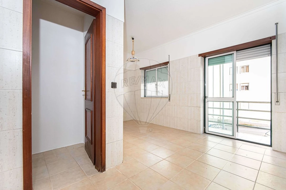 Apartamento T3 para Venda em Carregado e Cadafais Foto 13