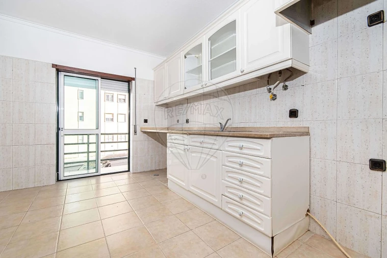 Apartamento T3 para Venda em Carregado e Cadafais Foto 16