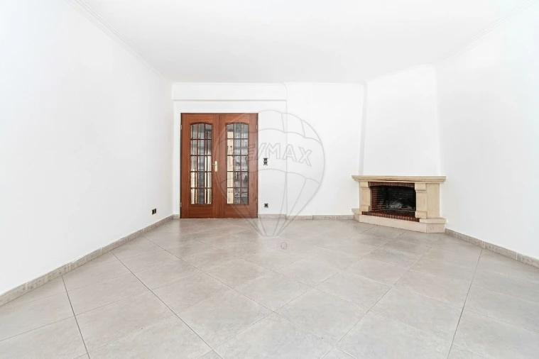 Apartamento T3 para Venda em Carregado e Cadafais Foto 19