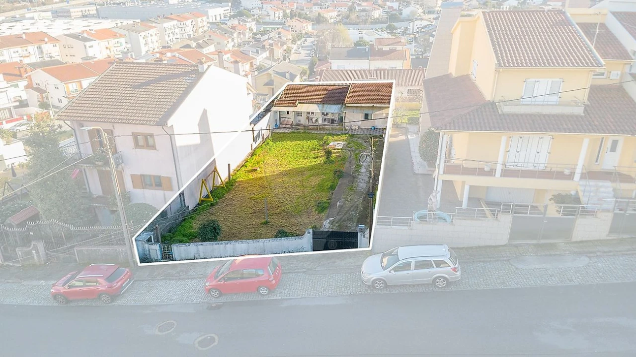 Terreno para Venda em Vilar de Andorinho Foto 1