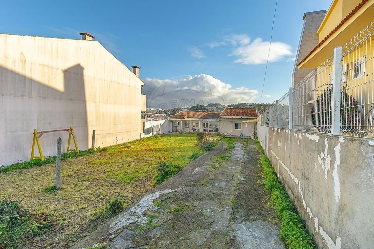 Terreno para Venda em Vilar de Andorinho Foto 2