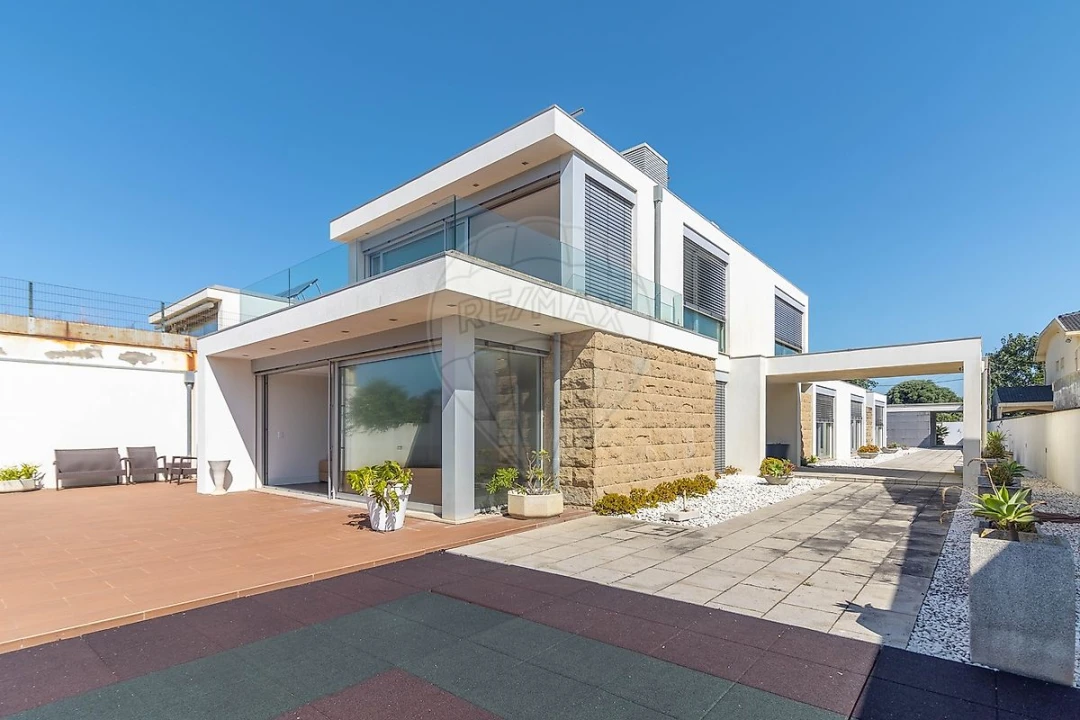 Moradia T6 para Venda em Gulpilhares e Valadares Foto 1