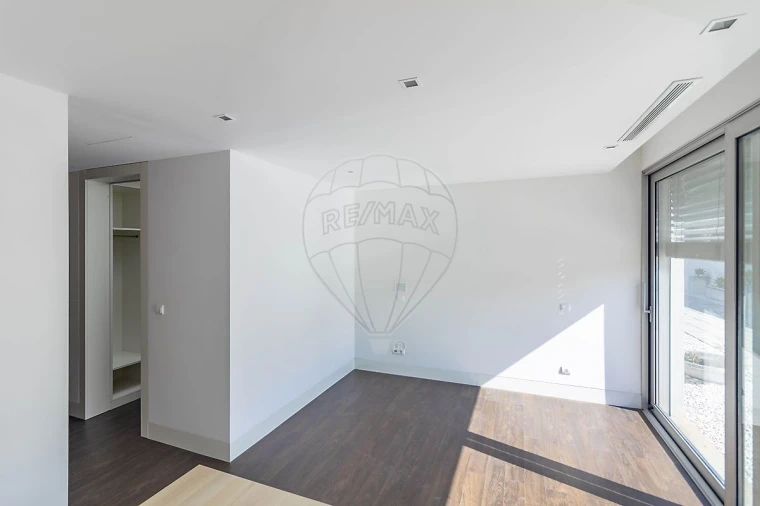 Moradia T6 para Venda em Gulpilhares e Valadares Foto 17