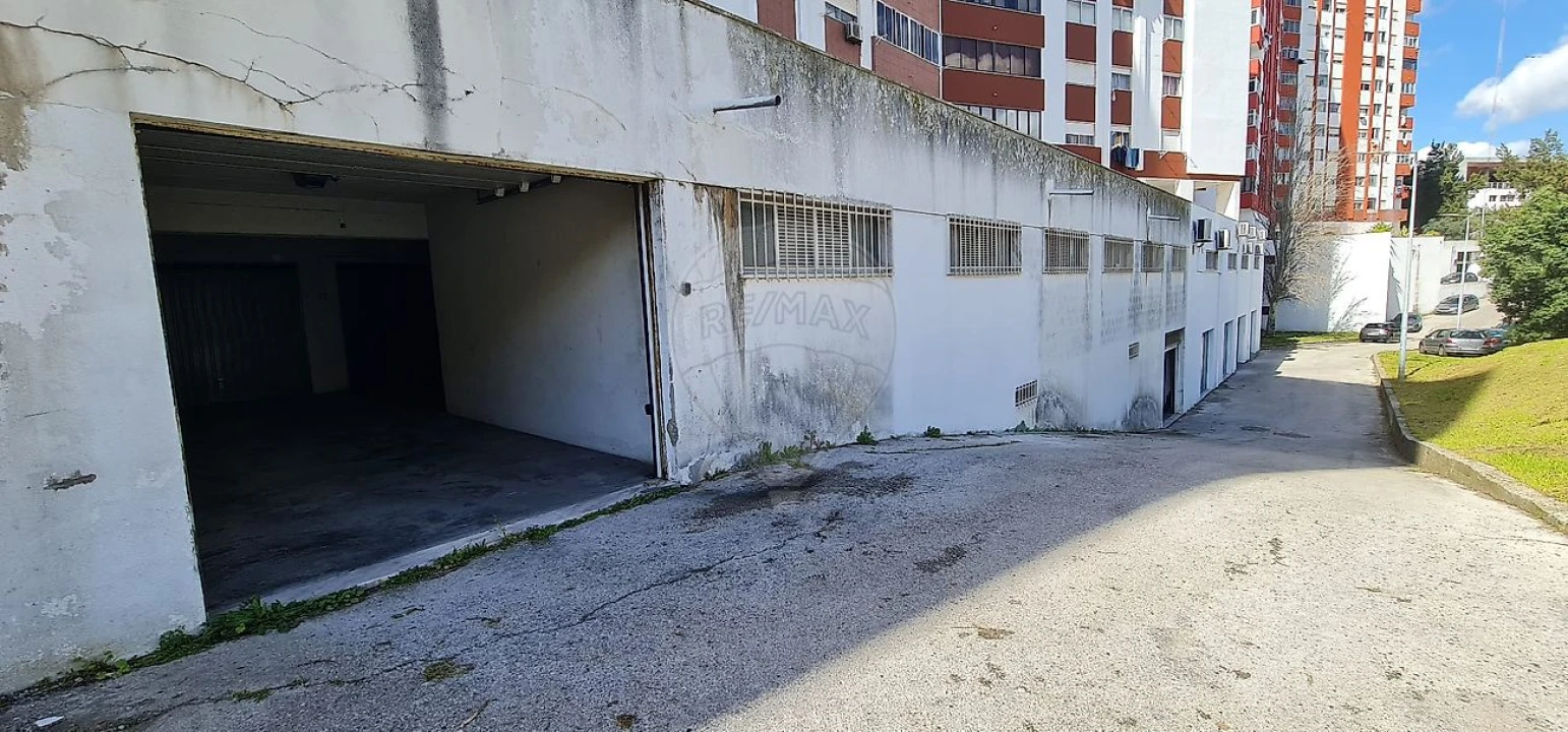 Garagem para Arrendamento em Póvoa de Santa Iria e Forte da Casa Foto 1
