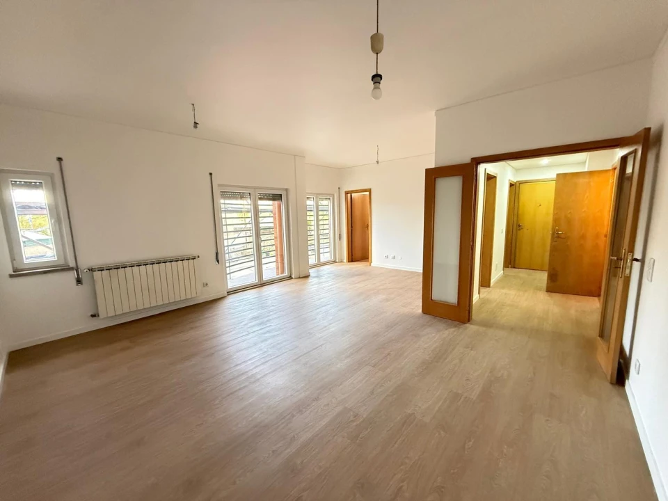 Apartamento T3 para Venda em São Domingos de Benfica Foto 2