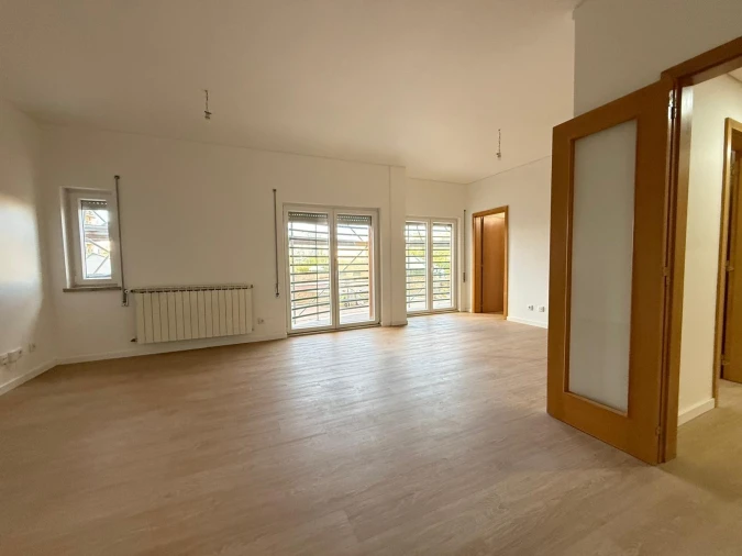 Apartamento T3 para Venda em São Domingos de Benfica Foto 1