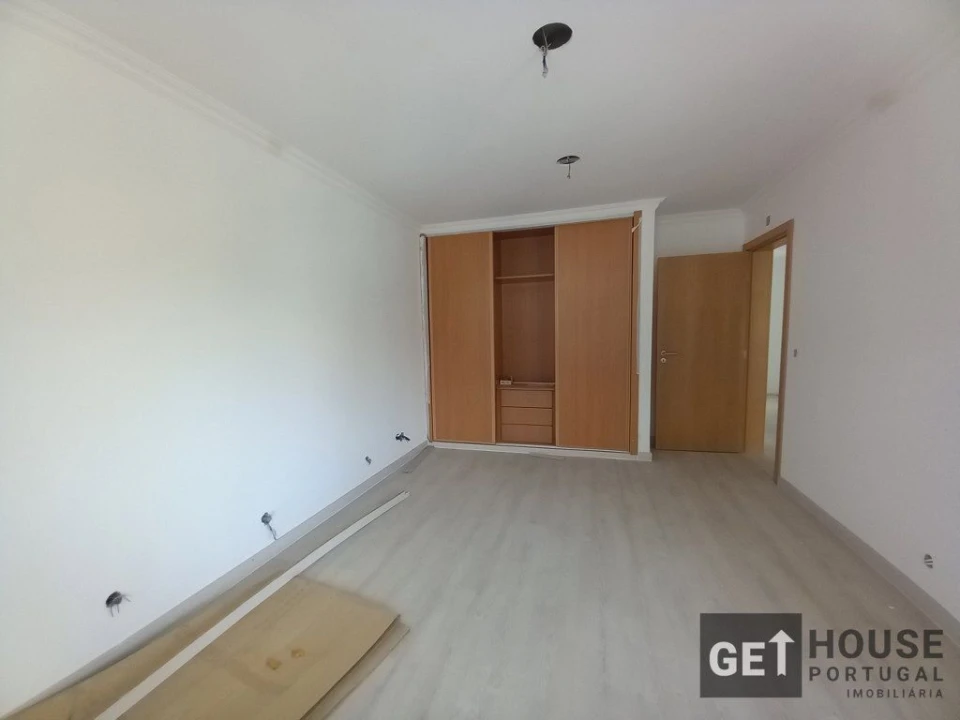 Moradia T5 para Venda em Amora Foto 17