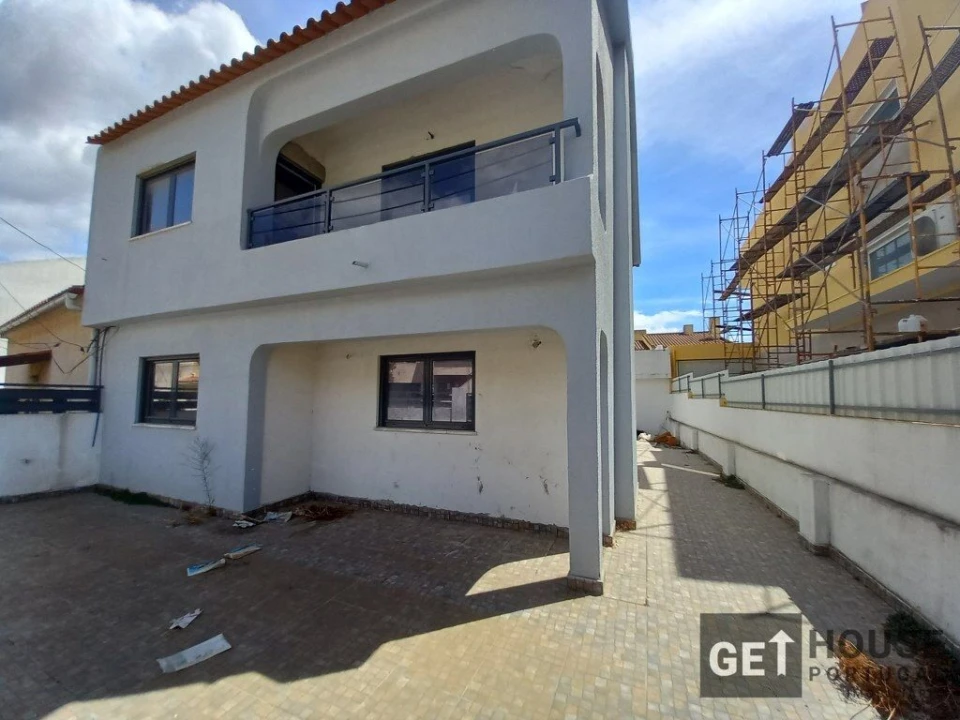 Moradia T5 para Venda em Amora Foto 29