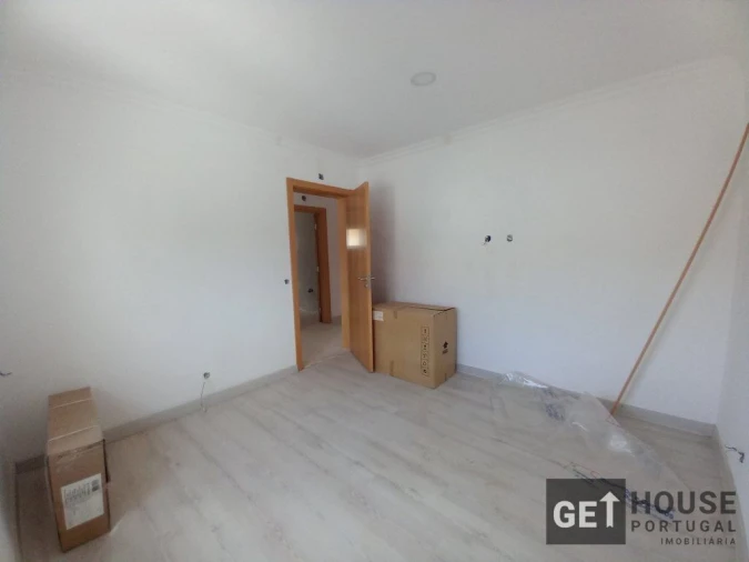 Moradia T5 para Venda em Amora Foto 6