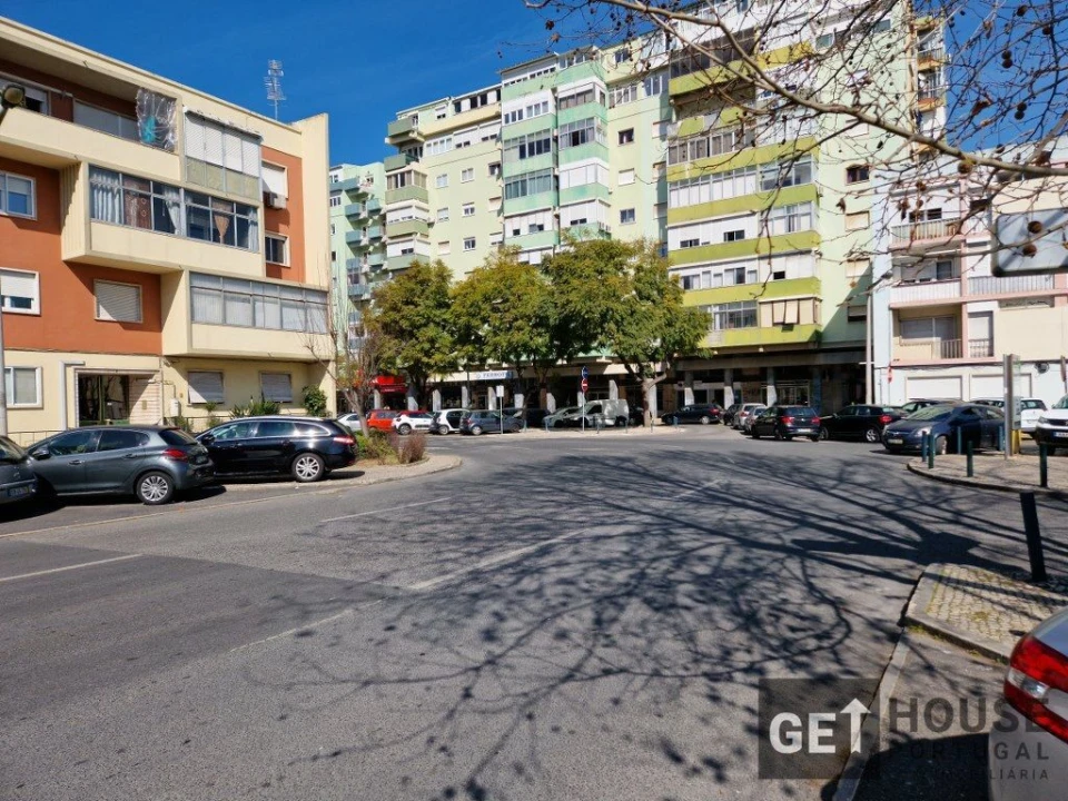 Apartamento T3 para Venda em Pontinha e Famões Foto 8