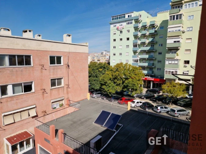 Apartamento T3 para Venda em Pontinha e Famões Foto 5