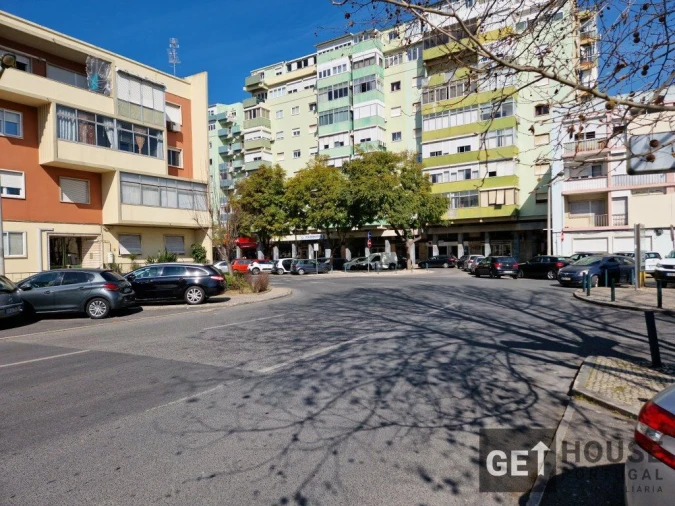 Apartamento T3 para Venda em Pontinha e Famões Foto 8