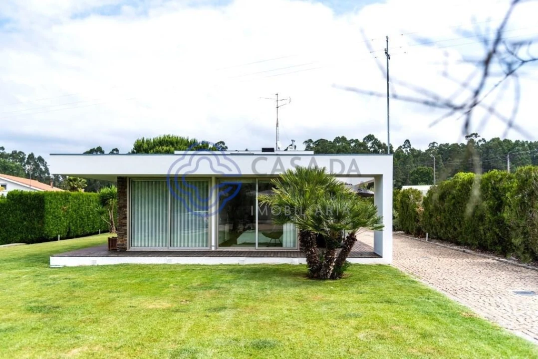 Moradia T4 para Venda em Gemeses Foto 3