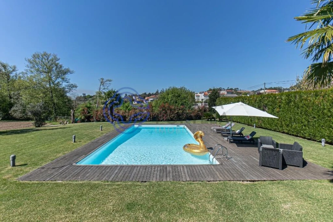 Moradia T4 para Venda em Gemeses Foto 5