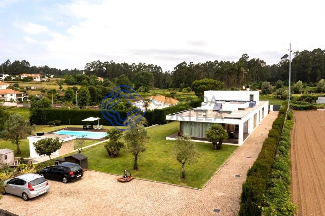 Moradia T4 para Venda em Gemeses Foto 12