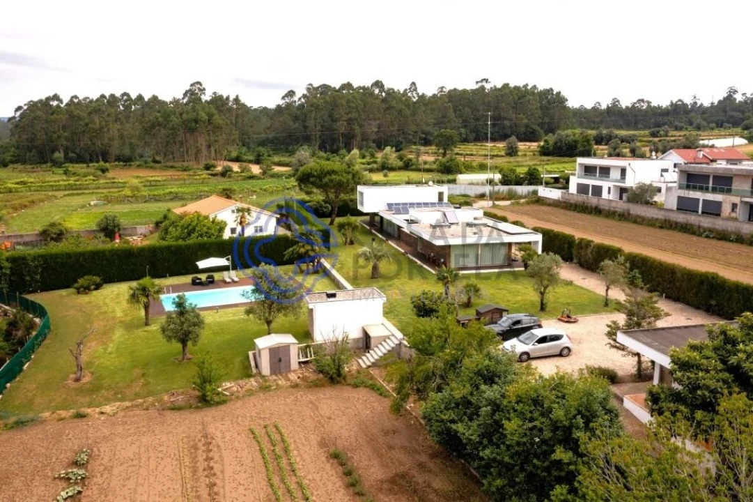 Moradia T4 para Venda em Gemeses Foto 4