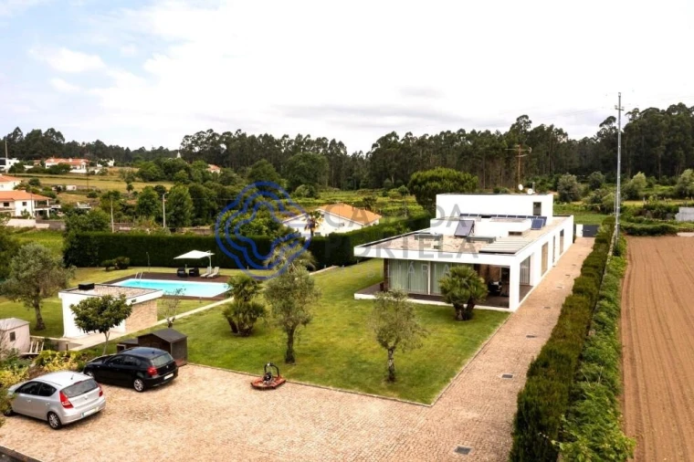 Moradia T4 para Venda em Gemeses Foto 12