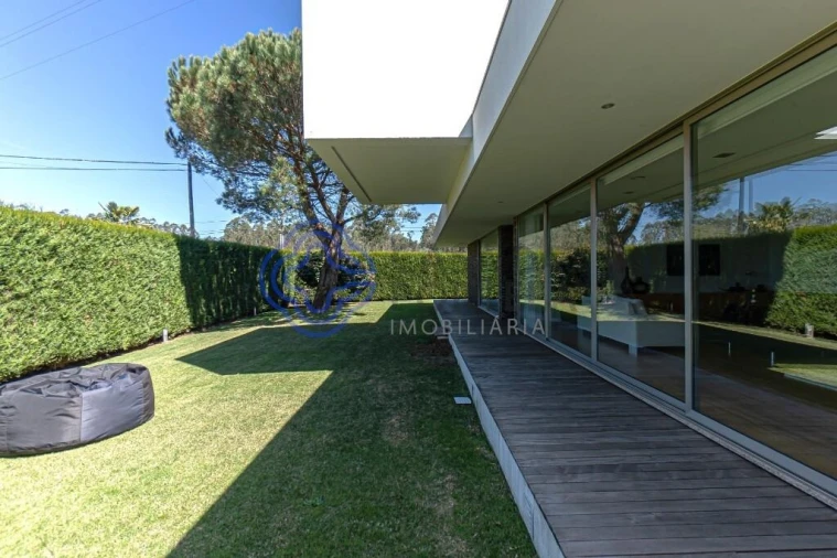 Moradia T4 para Venda em Gemeses Foto 3