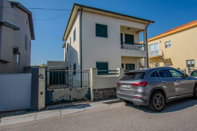 Moradia T4 para Venda em Madalena Foto 7