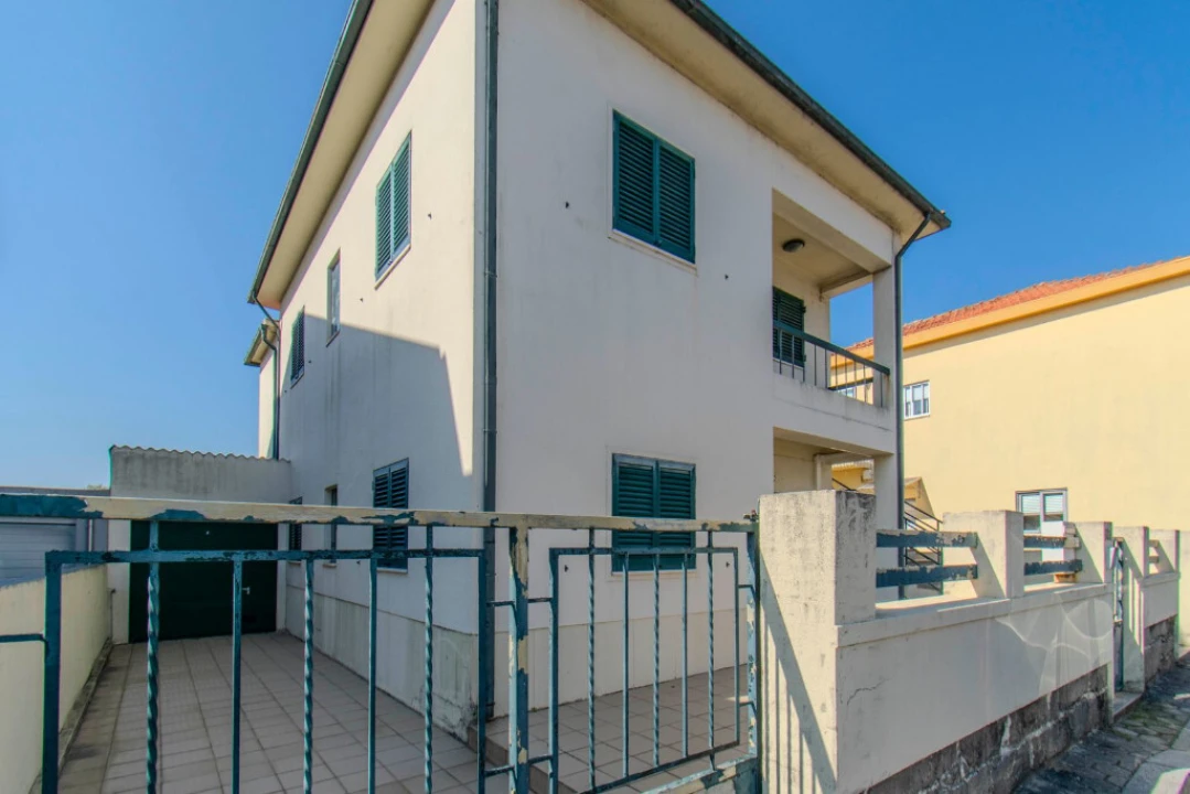 Moradia T4 para Venda em Madalena Foto 1