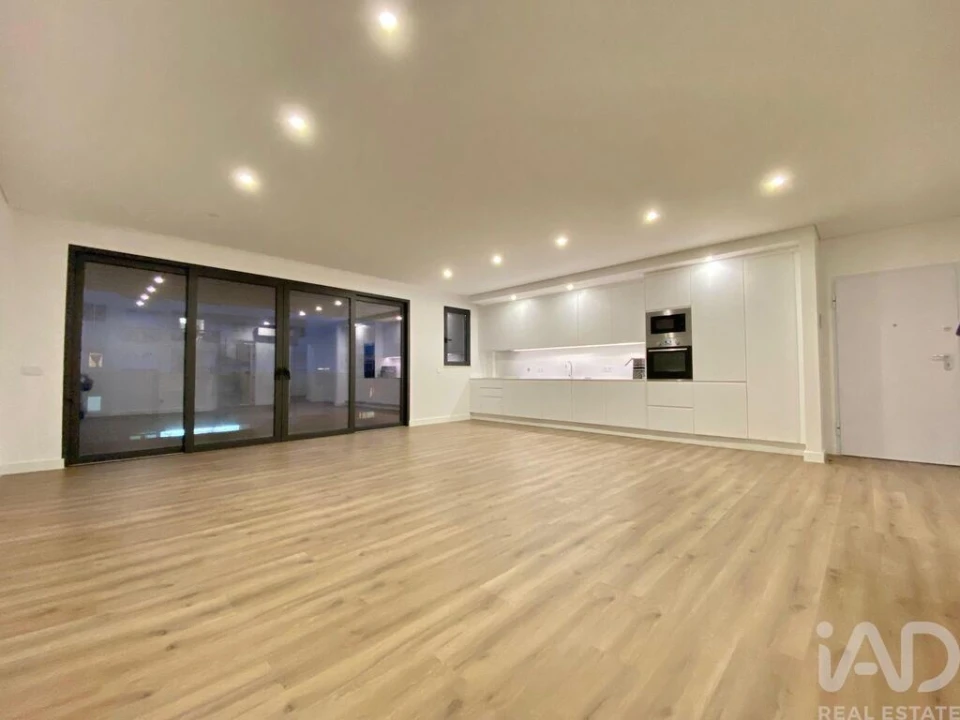 Apartamento T2 para Venda em Quelfes Foto 1